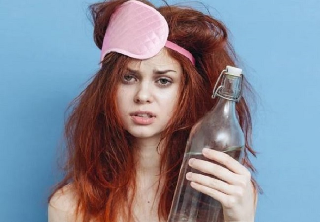 Tips to get rid of hangover: होली पार्टी के बाद परेशान कर रहा हैं हैंगओवर, तो फॉलो करें ये टिप्स, फौरन मिलेगा आराम