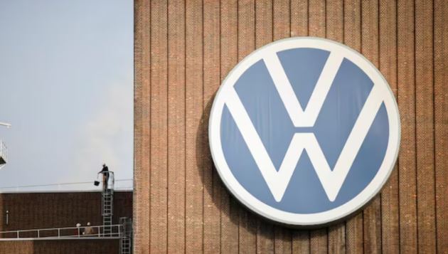 Volkswagen recalls electric vehicles : डिस्प्ले में गड़बड़ी के कारण वोक्सवैगन ने 60,000 इलेक्ट्रिक वाहन वापस मंगाए