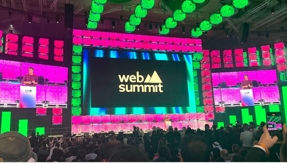 Web Summit 2025 : भारत सहित दुनिया भर के हजारों स्टार्टअप्स शामिल, जेनेरेटिव AI पर रहा पूरा फोकस 