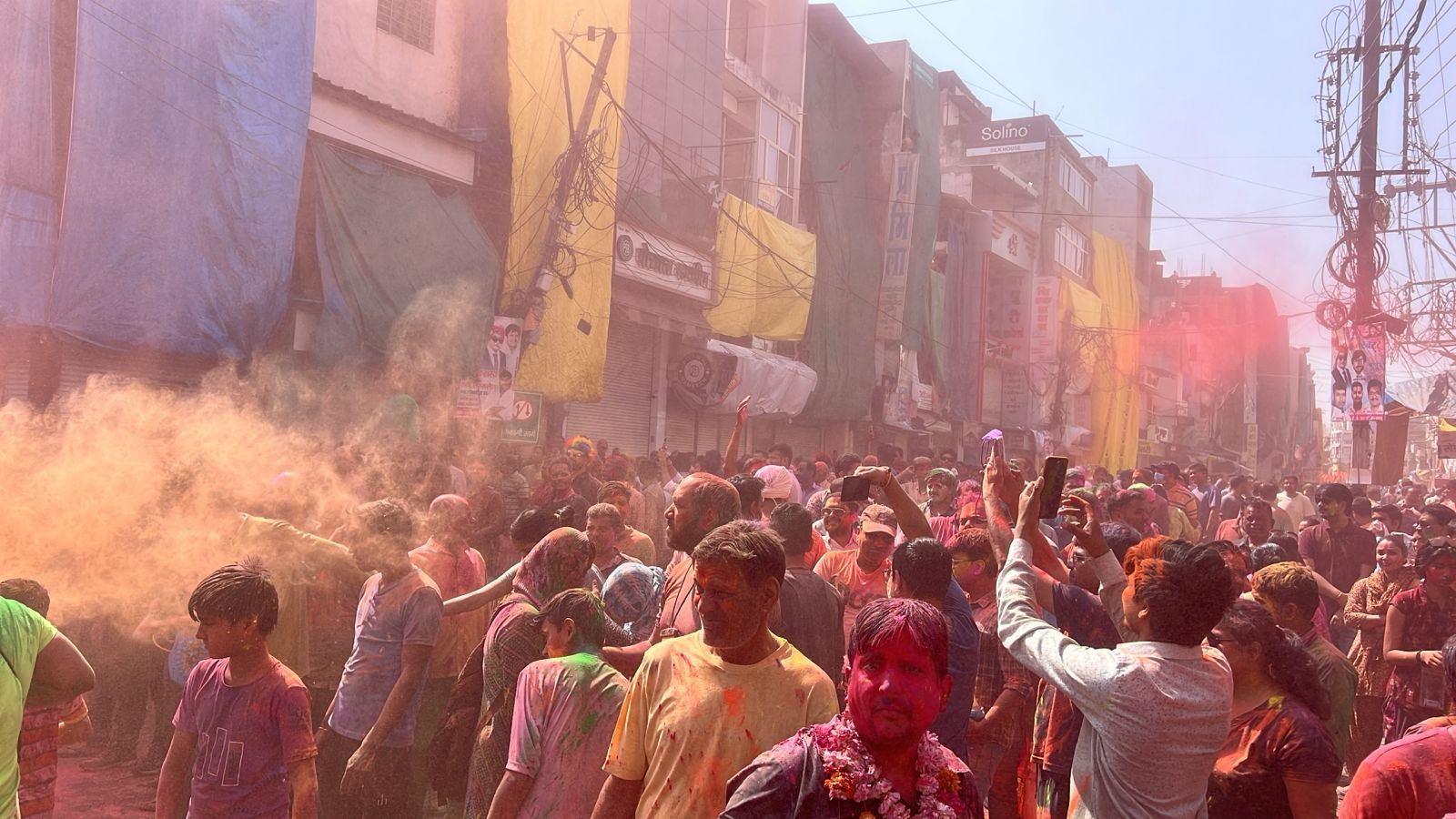 इंदौर में रंगपंचमी की गेर के दौरान हादसा, टैंकर के पहिए में दबकर शख्स की मौत