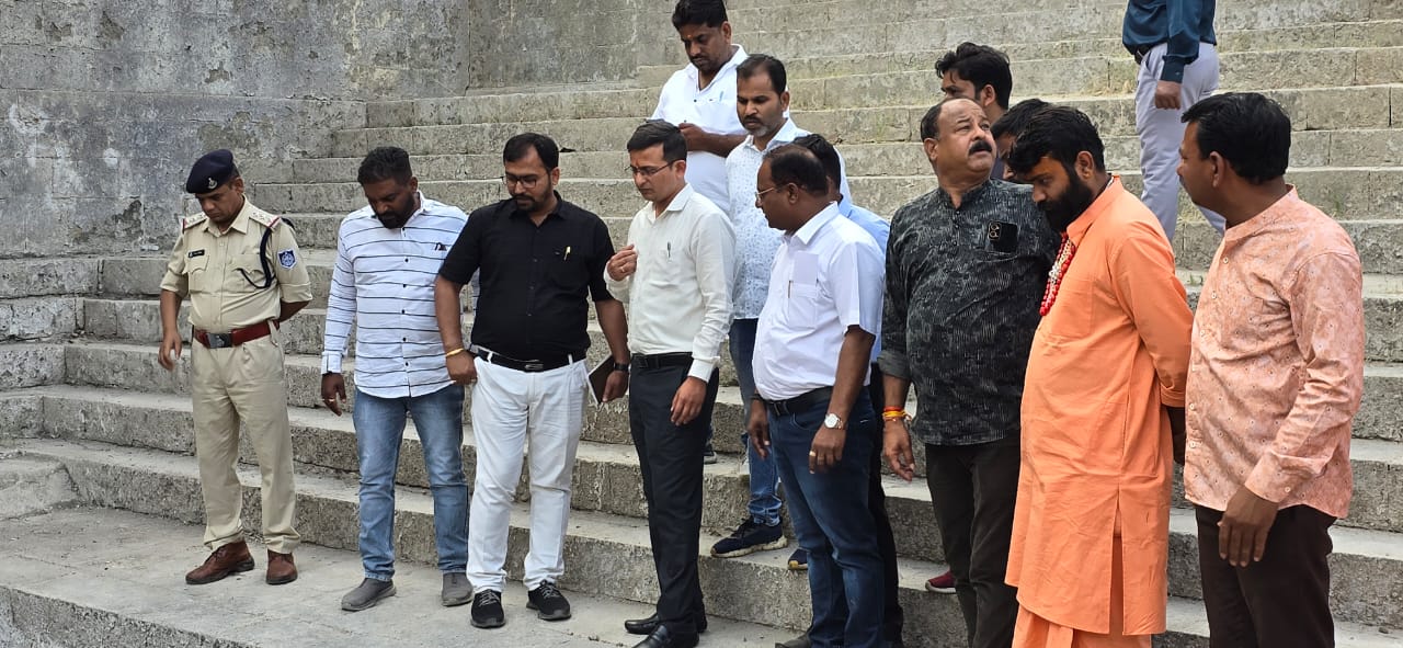 कलेक्टर ने मुख्यमंत्री के प्रस्तावित कार्यक्रम स्थलों का निरीक्षण किया