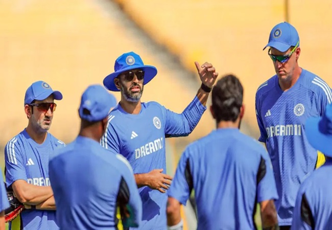BCCI Big Decision: बीसीसीआई ने टीम इंडिया के कोचिंग स्टाफ पर लिया बड़ा एक्शन, गंभीर के चहिते समेत 4 को किया बाहर