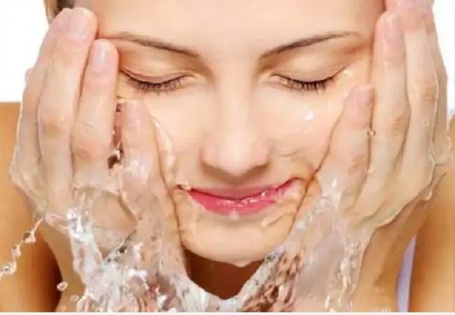 Best natural face wash: फेसवॉश की जगह इन चीजों का करें इस्तेमाल, स्किन में जमी गंदगी, टैनिंग, डेड स्किन हटाकर मिलेगा निखार