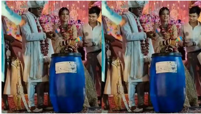 Viral Video : दूल्हे को दोस्तों ने नीला ड्रम दिया गिफ्ट, दुल्हन के छूटी हंसी, बाराती रह गए दंग