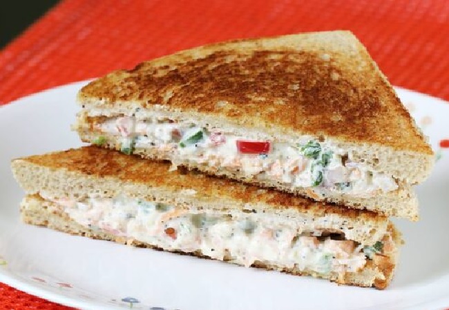 Curd sandwich recipe: ब्रेकफास्ट और बच्चों को हो रही स्कूल मेंं देरी, तो ऐसे फटाफट तैयार करें दही सैंडविच की रेसिपी