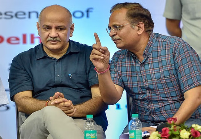 AAP नेता मनीष सिसोदिया और सत्येंद्र जैन नई मुसीबत में फंसे, 2000 करोड़ के क्लासरूम घोटाले में FIR दर्ज