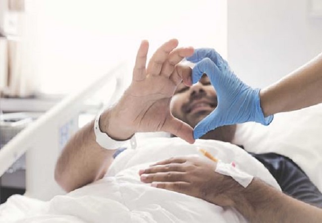 Early symptoms of cancer: शरीर में नजर आने वाली ये छोटी मोटी दिक्कतें हो सकती हैं कैंसर का संकेत, अनदेखा हो सकता है जानलेवा