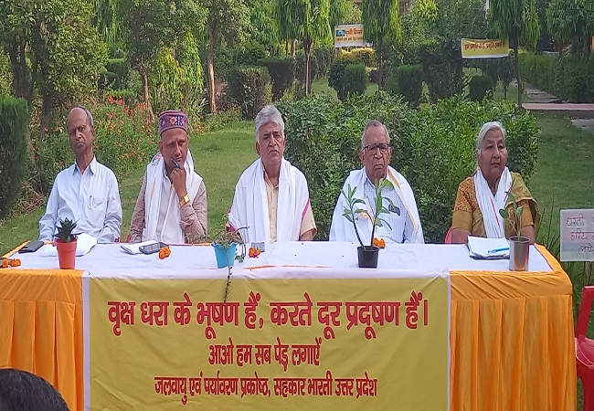 पृथ्वी दिवस पर विराट खंड के शिव पार्क में पौधरोपण व जागरूकता कार्यक्रम का आयोजन