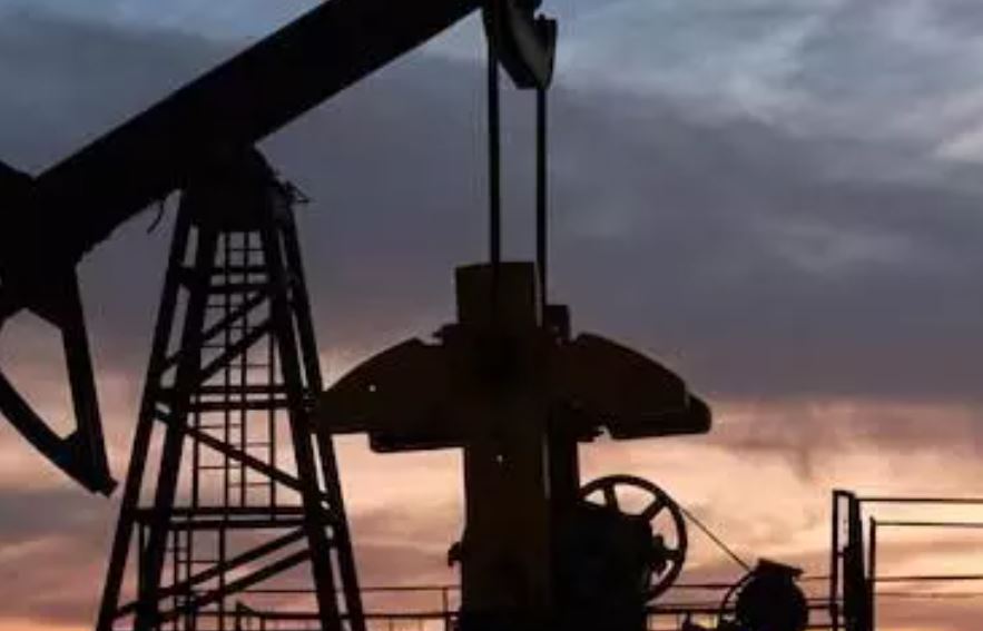 Crude oil prices fall : ईरान-US वार्ता में प्रगति के संकेत से तेल कीमतों में गिरावट
