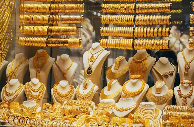 Gold Rate Today : आज औंधे मुंह गिरे सोने-चांदी के भाव, एक्सपर्ट्स, बोले- 40 फीसदी तक सस्ता हो सकता है सोना