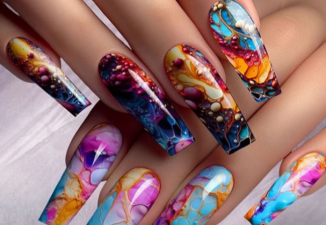 How to use dried nail polish: रखे रखे जमकर गाढ़ी हो गई और सूख चुकी पुरानी नेल पॉलिश को करें इस तरह इस्तेमाल