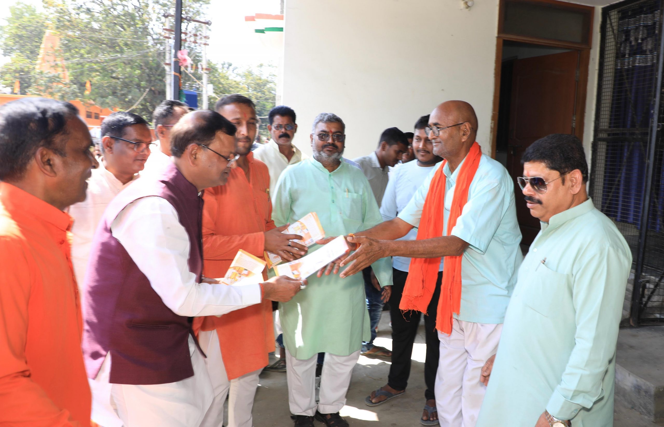 भाजपा स्थापना दिवस पर पंकज चौधरी ने स्वच्छ तीर्थ अभियान की शुरुआत किया
