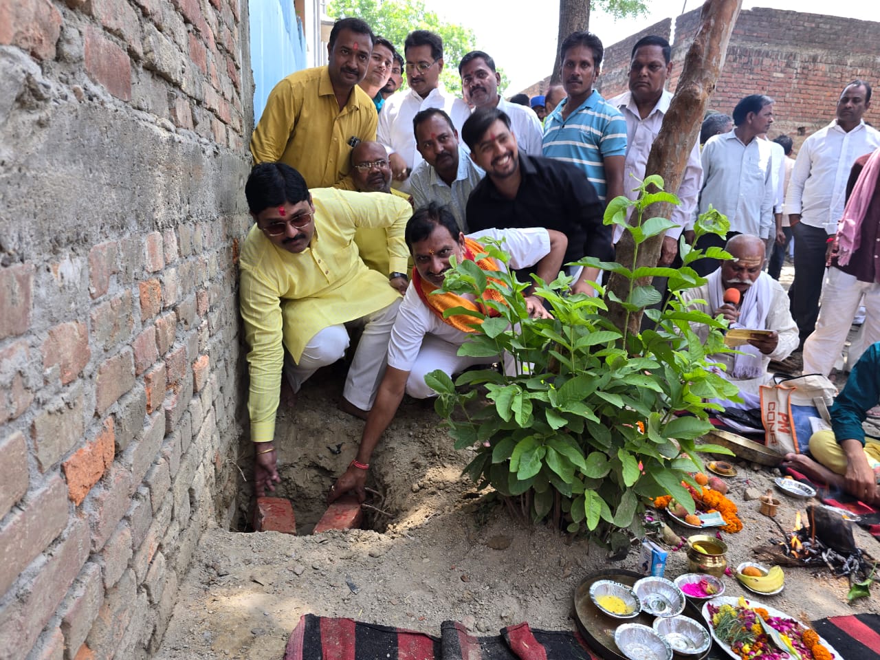 मर्चाहे बाबा की कुटी का भूमिपूजन कर धर्मशाला निर्माण कार्य शुरू.