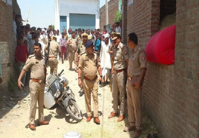 Murder: बदायूं में दिनदहाड़े बाइक सवार बदमाशों ने की दूध बेचने वाले की हत्या, इलाके में सनसनी