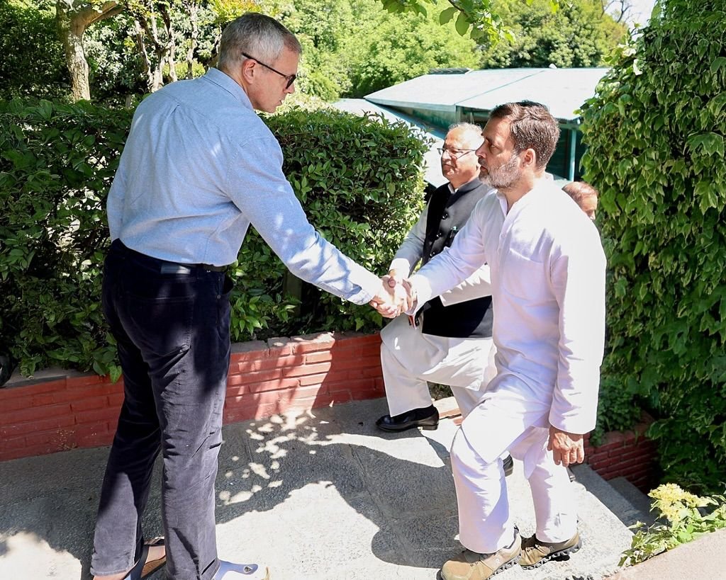 राहुल गांधी ने श्रीनगर में दहाड़े, कहा- आतंकी कुछ भी कर लें, हम उन्हें हरा देंगे