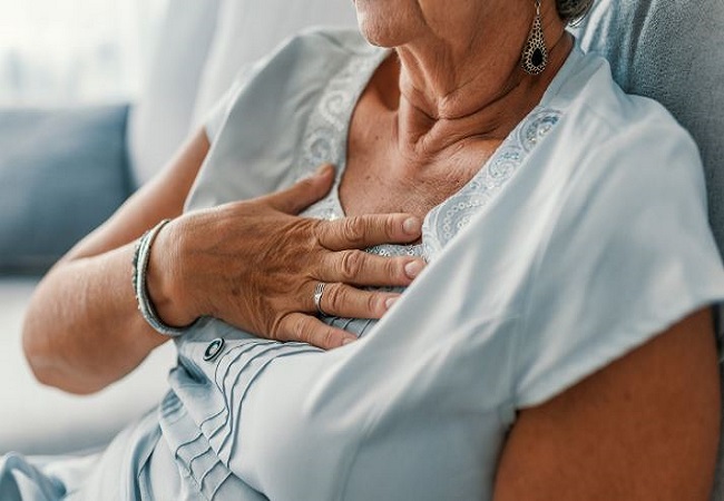 Side effects of drinking lukewarm water: इन लोगो को भूलकर भी नहीं पीना चाहिए सुबह सुबह खाली पेट गुनगुना पानी हो सकते हैं ये नुकसान