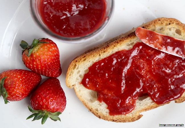 Strawberry jam recipe: घर में बहुत ही आसानी से बनाएं स्ट्रॉबेरी जैम