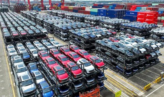 Trump Tariff Auto Industry : राष्ट्रपति डोनाल्ड ट्रंप ने ऑटो उद्योग को दी आंशिक राहत , टैरिफ नीतियों में नरमी के संकेत