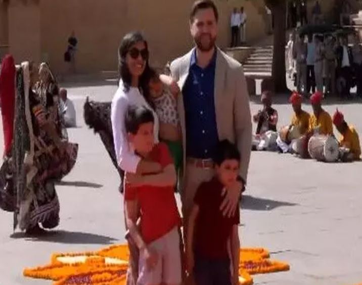US Vice President JD Vance : अमेरिकी उपराष्ट्रपति जेडी वेंस परिवार के साथ Jaipur के आमेर किले पहुंचे, संस्कृति का लिया आनंद