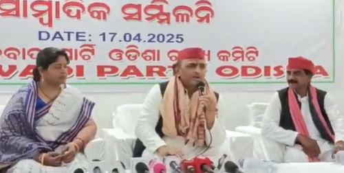 यूपी में दिल्ली वाले करते हैं आधा काम, मुख्यमंत्री जी से सबकुछ दिन लिया गया है वो अपना डीजीपी नहीं बना सकते: अखिलेश यादव