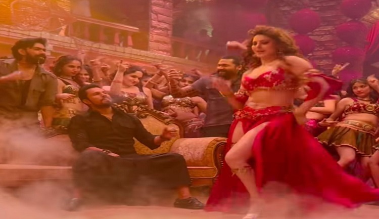 Urvashi Rautela Dance Video: उर्वशी रौतेला के डांस मूव्स ने इंटरनेट पर मचाया तहलका, देखिए वीडियो