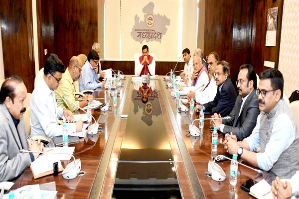 केन्द्रीय स्थिति का लाभ उठाएं निवेशक, हितों का ध्यान रखेगी सरकार