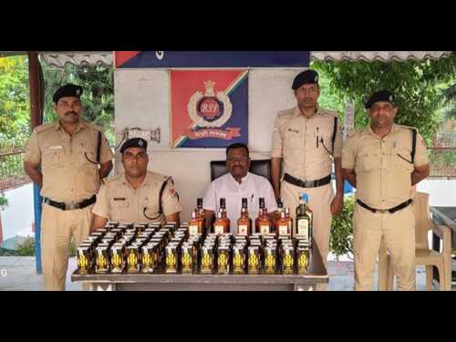 आरपीएफ ने ट्रेन में बरामद की शराब की खेप