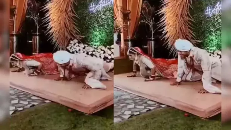 Trending video: वरमाला से पहले दूल्हा दुल्हन में पुश-अप्स लगाने की हुई तगड़ी टक्कर, और फिर…
