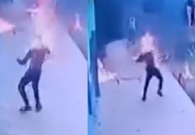 Ballia News: गर्लफ्रेंड के परिवार वाले शादी के लिए नहीं हुए तैयार तो पेट्रोल डालकर युवक ने किया खुद को आग के हवाले