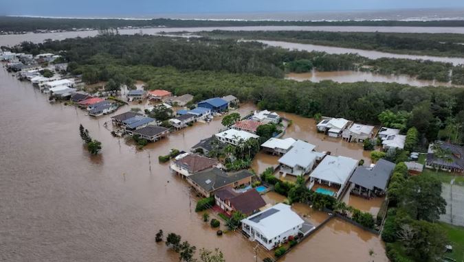 Australia floods : ऑस्ट्रेलिया में बाढ़ से 3 की मौत, 50,000 लोगों को निकाला जाएगा