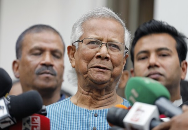 Bangladesh Political Crisis: बांग्लादेश में किसी भी समय गिरेगी अंतरिम सरकार! मोहम्मद यूनुस इस्तीफा देने को हुए मजबूर