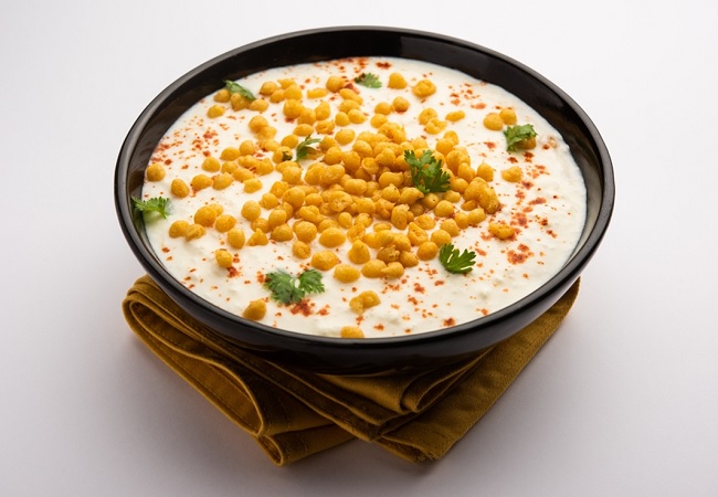 Boondi raita: गर्मियों में लंच या डिनर में ट्राई करें बूंदी का रायता, खाने के स्वाद बढ़ाने के साथ ही पाचन को भी करता है बेहतर