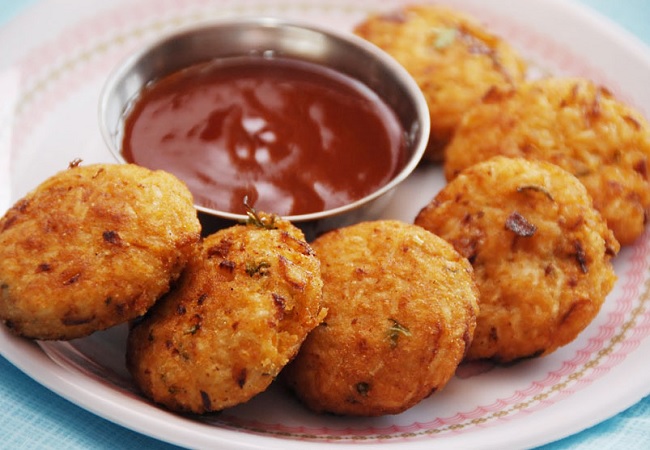 Bread cutlet: सुबह उठते ही समझ नहीं आ रहा कि आज ब्रेकफास्ट में क्या बनाऊं , तो ट्राई करें ब्रेड कटलेट