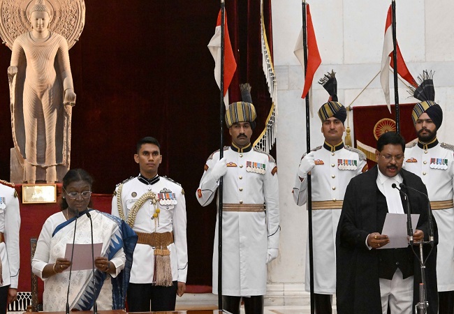 CJI BR Gavai : जस्टिस बीआर गवई बने देश के 52वें सीजेआई, राष्ट्रपति द्रौपदी मुर्मू ने दिलाई शपथ