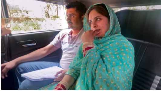सीआरपीएफ जवान मुनीर अहमद बर्खास्त, पाक महिला से शादी छिपाने का आरोप, बताया राष्ट्रीय सुरक्षा के लिए घातक
