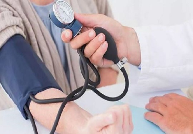 Control high blood pressure: इस असरदार आयुर्वेदिक नुस्खे से करें हाई ब्लड प्रेशर को कंट्रोल, बस खाने में शामिल करें ये चीजें