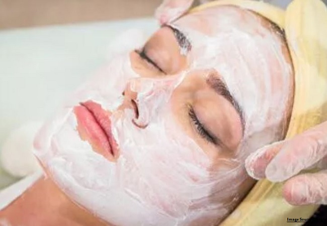 Difference between a facial and a clean-up: कितने दिन में कराना चाहिए फेशियल या क्लीनअप, दोनो में क्या होता है अंतर