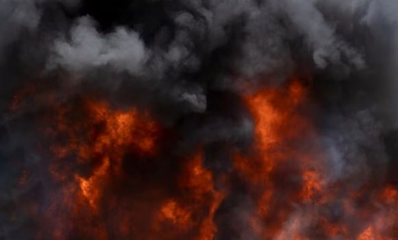 Ecuador oil refinery huge fire : इक्‍वाडोर की सबसे बड़ी तेल रिफाइनरी में लगी भीषण आग, श्रमिकों को बाहर निकाला गया
