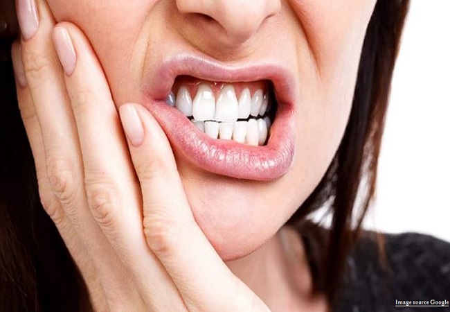 Effective home remedies to get rid of toothache: दांत दर्द से हैं परेशान, तो फिटकरी का ये देसी नुस्खा दिलाएगा तुरंत आराम