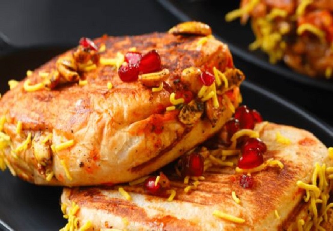 Gujarati Kachhi Dabeli: गुजराती स्टाइल स्ट्रीट फूड कच्ची दाबेली जिसका खट्टा मीठा स्वाद आपकी जुबान को देगा चटकार, ये है रेसिपी 