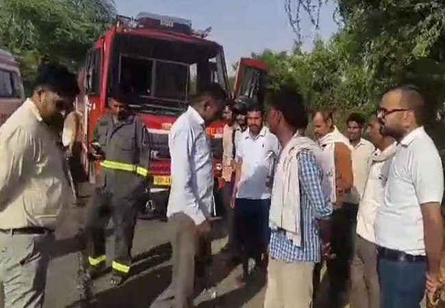Hardoi News: तेज रफ्तार फायर ब्रिगेड की गाड़ी ने बाइक सवार दो लोगो को रौंदा, मौत