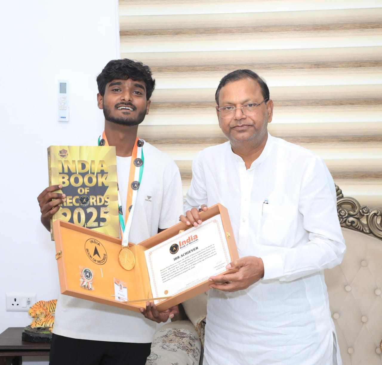एवरेस्ट बेस कैंप तक सबसे कम उम्र में पहुंचने वाले साइक्लिस्ट शिवम को केंद्रीय मंत्री ने दी बधाई