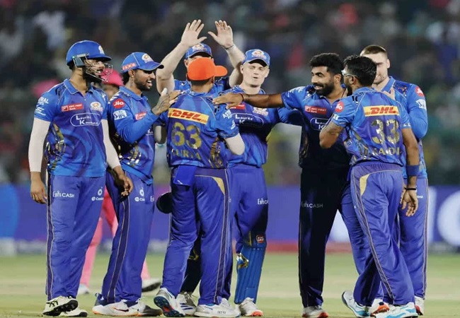 आईपीएल 2025 प्लेऑफ की रेस से बाहर हुईं ये टीमे, मुंबई इंडियंस पहुंची पॉइंट्स टेबल के टॉप पर