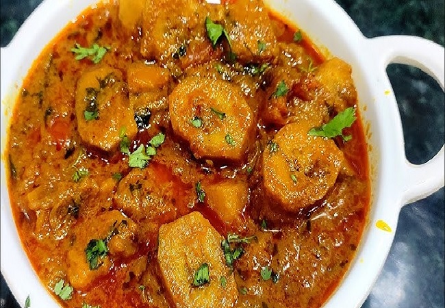 Kacche Kele Ki Sabji: आज लंच या डिनर में ट्राई करें आयरन कैल्शियम से भरपूर कच्चे केले की सब्जी