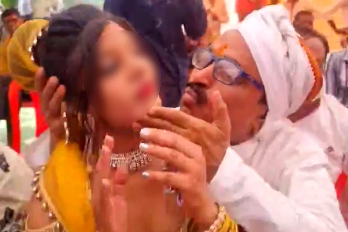 VIDEO VIRAL : एमपी के एक और बीजेपी नेता महिला डांसर के साथ आपत्तिजनक हरकतें करते दिखे, ‘मुझे काे राणा जी माफ करना…’