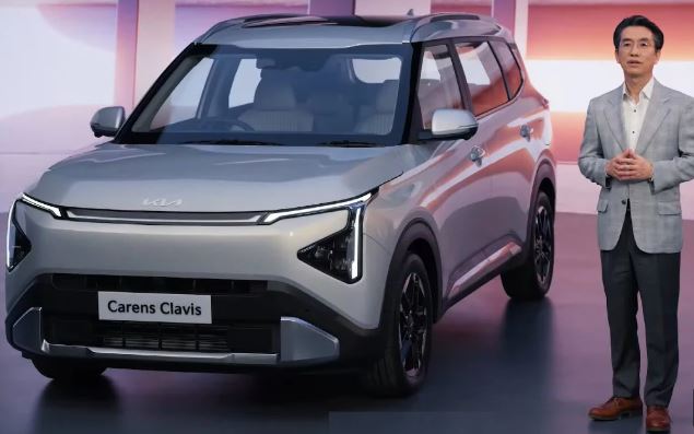 Kia Carens Clavis 2025 Launch :  बोल्ड अवतार में पेश हुई किआ की फैमिली कार, जानें डिज़ाइन और इंजन ऑप्शन