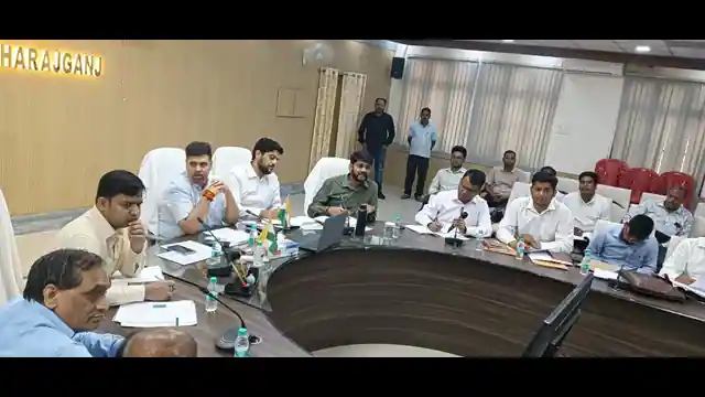 समय से बाढ़ बचाव के कार्यों को करा लें पूरा : जिलाधिकारी महराजगंज