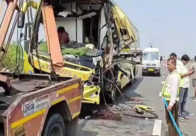 Major accident: कन्नौज में लखनऊ आगरा एक्सप्रेस वे पर बड़ा हादसा, दो लोगो की मौत, पांच गंभीर घायल