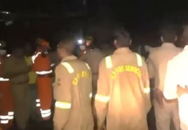 Lucknow News: सरोजनीनगर में ब्रेड फैक्ट्री में भीषण आग, फैक्ट्री मालिक और एक मजदूर की जिंदा जलकर मौत