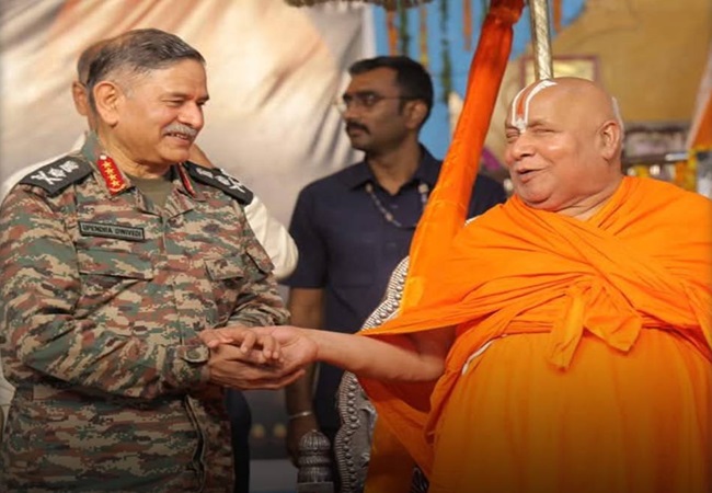 ‘मुझे PoK वापस चाहिए…’ आर्मी चीफ उपेंद्र द्विवेदी से संत रामभद्राचार्य ने मांगी गुरुदक्षिणा